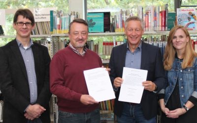 Geschichte hautnah erleben – Anne-Frank-Gesamtschule schließt Bildungspartnerschaft mit dem Stadtarchiv Gütersloh