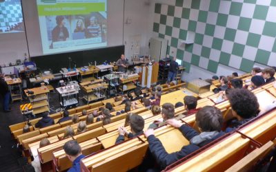 Anne-Frank-PhysikerInnen schnuppern Hörsaal-Luft