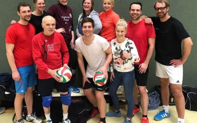 Kreismeisterschaften Volleyball für Lehrer*innen: Viel Spaß im Team und immerhin nicht auf dem letzten Platz! 🙂
