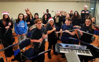 Weihnachtskonzert der Bläserklasse der 6. Jahrgangsstufe beim Pavenstädter Weihnachtsmarkt