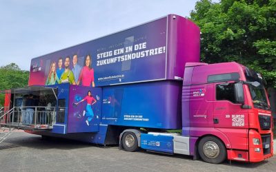 Metall- und Elektro-Industrie: M+E-InfoTruck an der Anne-Frank-Schule – Berufsorientierung zum Anfassen